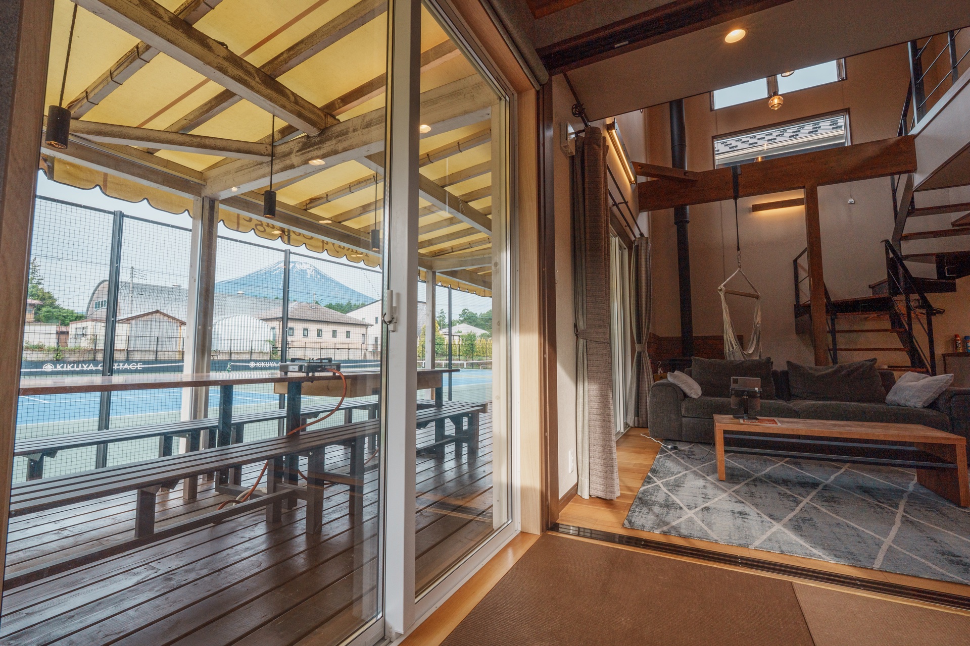Court side cottage with Mt. Fuji views