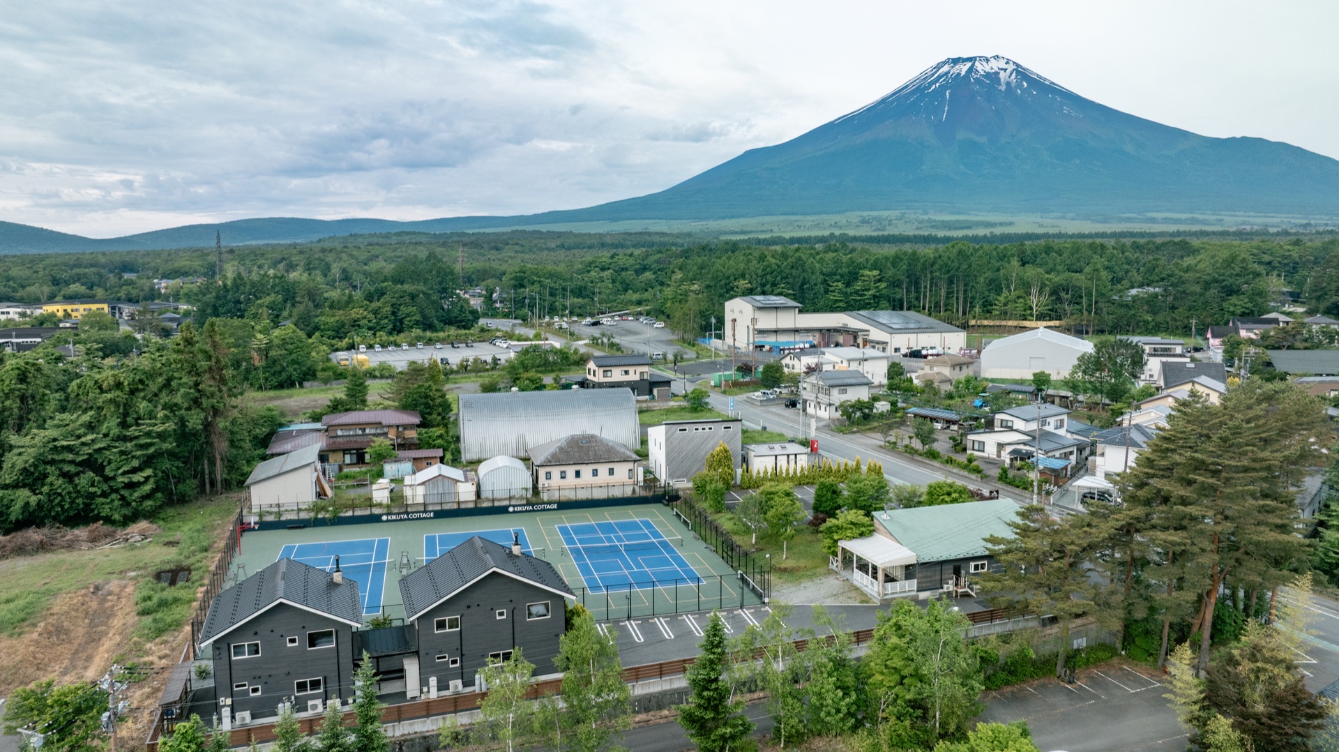 KIKUYA COTTAGE beside tennis courts with Mt. Fuji